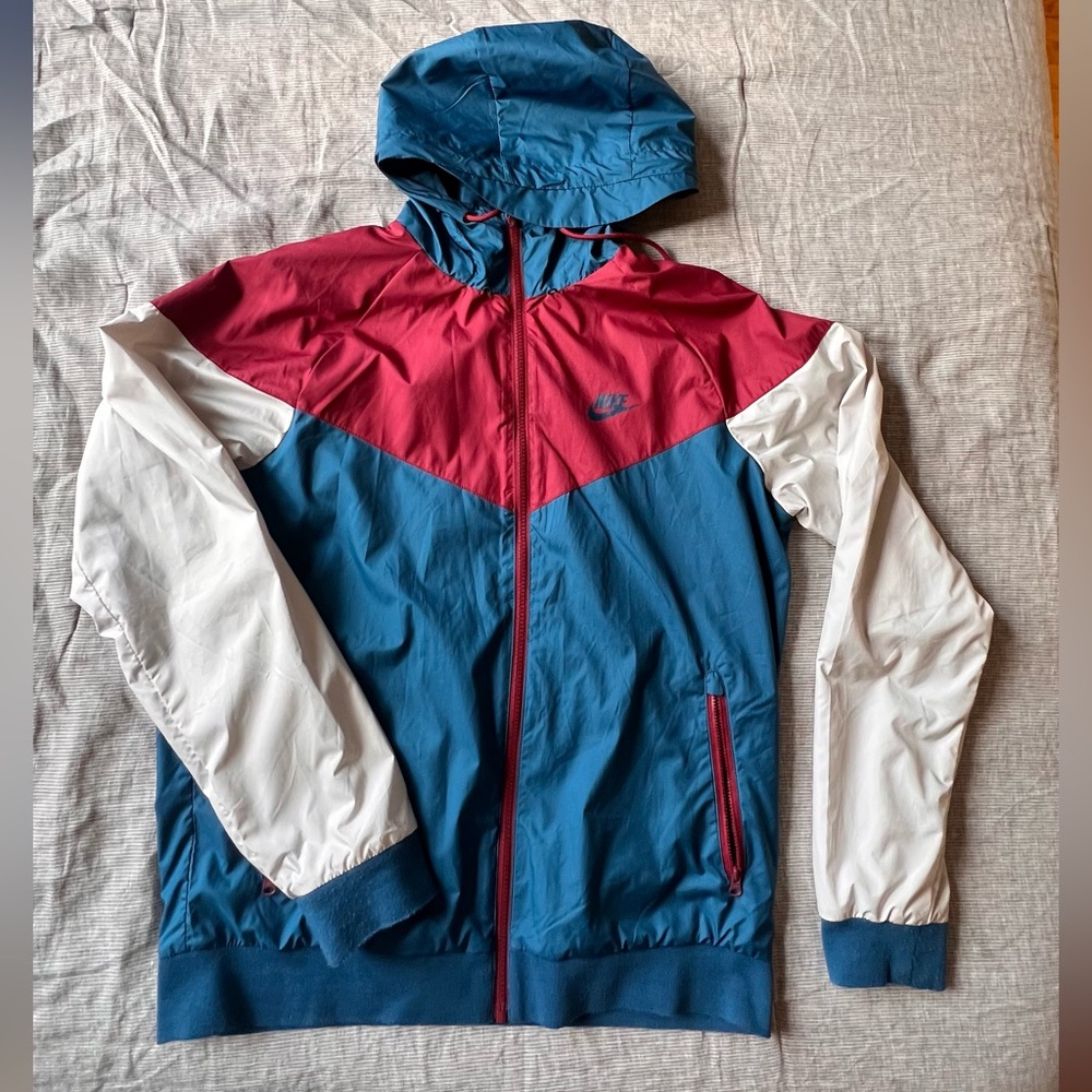 Nike Sportswear Windrunner
Men's Hooded Jacket